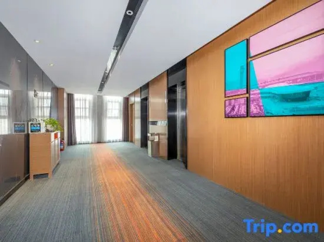 Ldyllic Holiday Inn Hotel