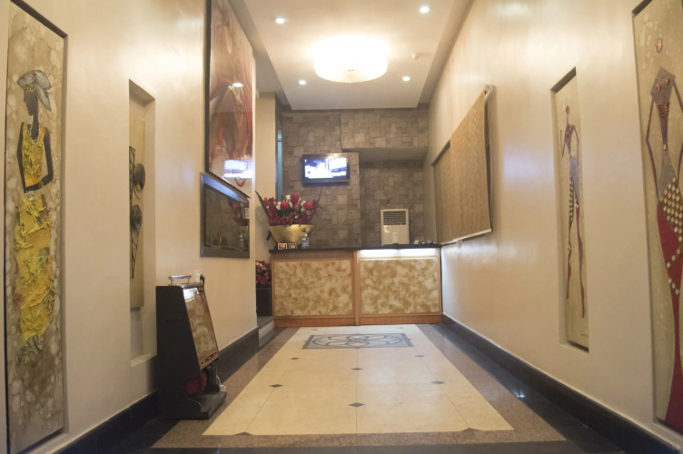 GrandBee Suites