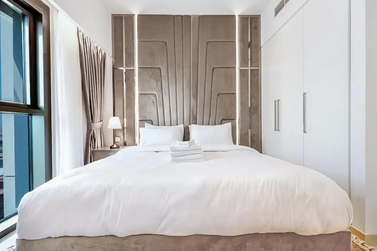 Stayis- 1 BR Spacious & Luxury Apartment