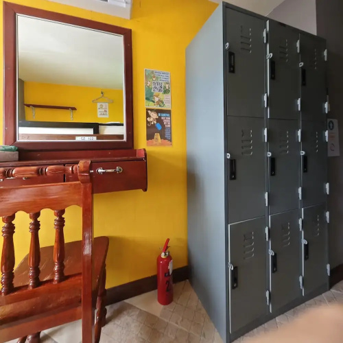 THE FUNKY MONKEY HOSTEL - 18 to 40 only