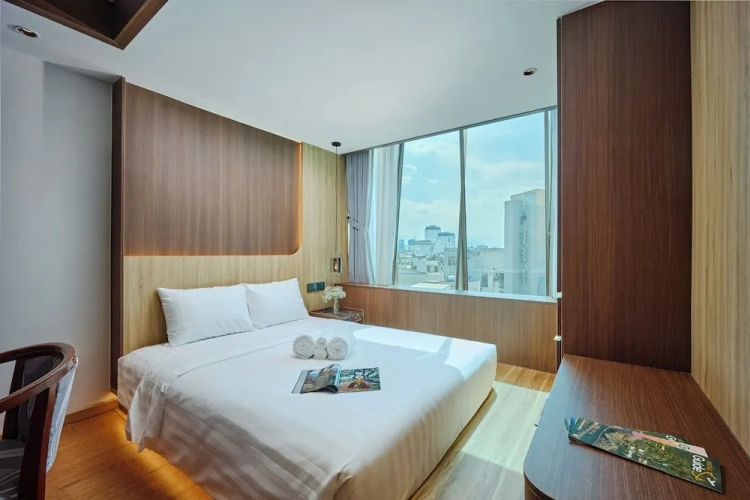 Deluxe Double room with city view