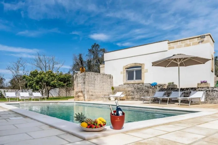 2 Bedrooms Villa
