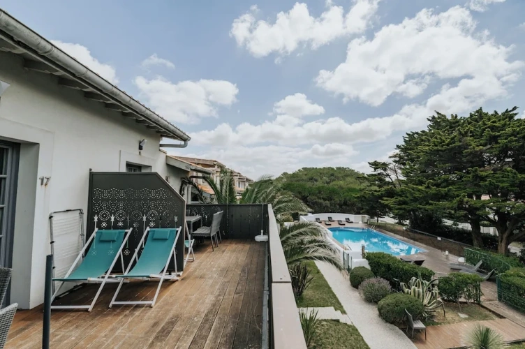 1 Bedroom Apartment with garden view