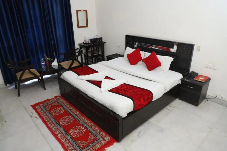 Hotel Ashray Noida