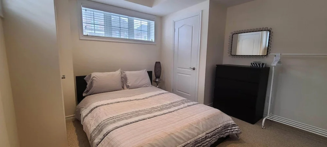 Spacious 2 BR, 3 Beds, Sleeps 6, Kitchen, Laundry