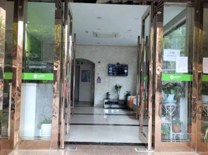 99 Preferred Hotel (Shanghai Film Park Chedun Station Branch)
