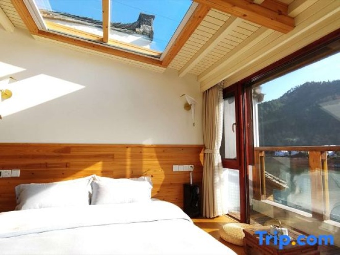 Standard Double room with river view