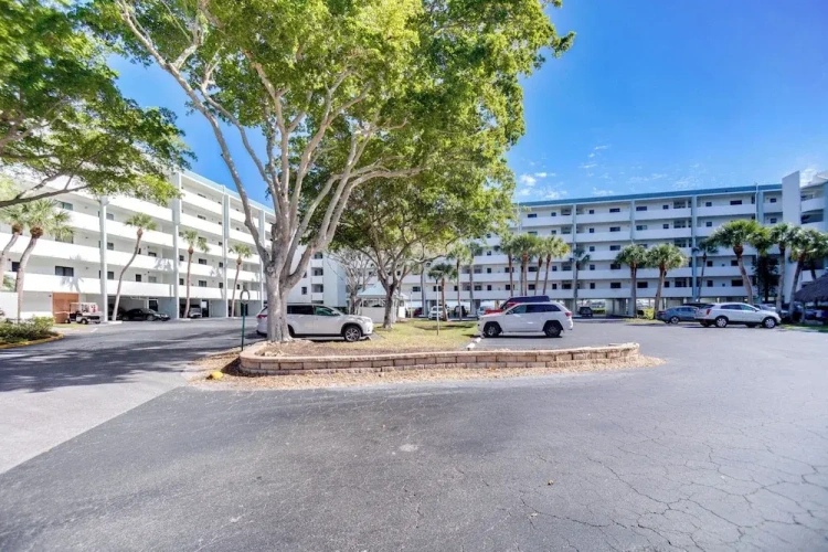 1 Bedroom Apartment with balcony