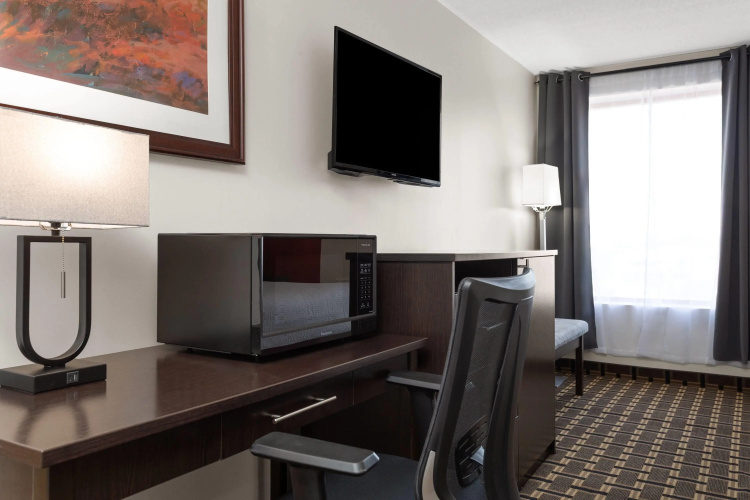 Ramada by Wyndham Lindsay photo 8
