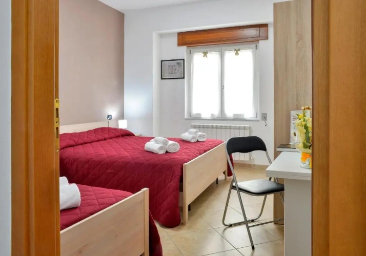 Standard Triple room