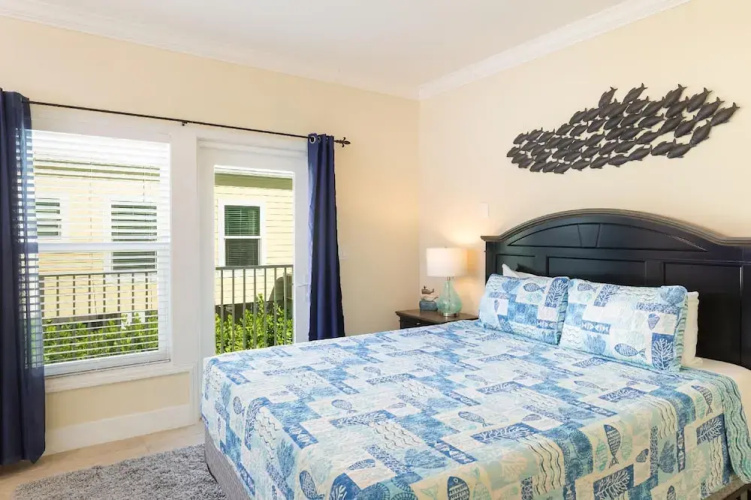1 Beautiful 4 Bed 3 Bath Pool Home w Free Dock