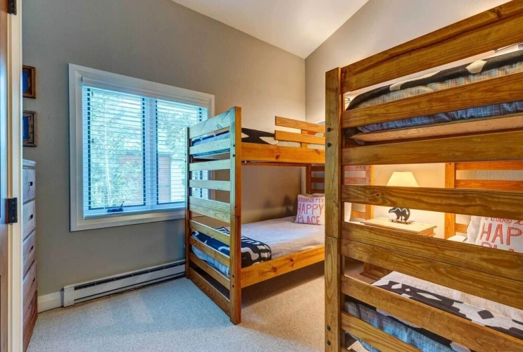 4 Bedrooms Apartment