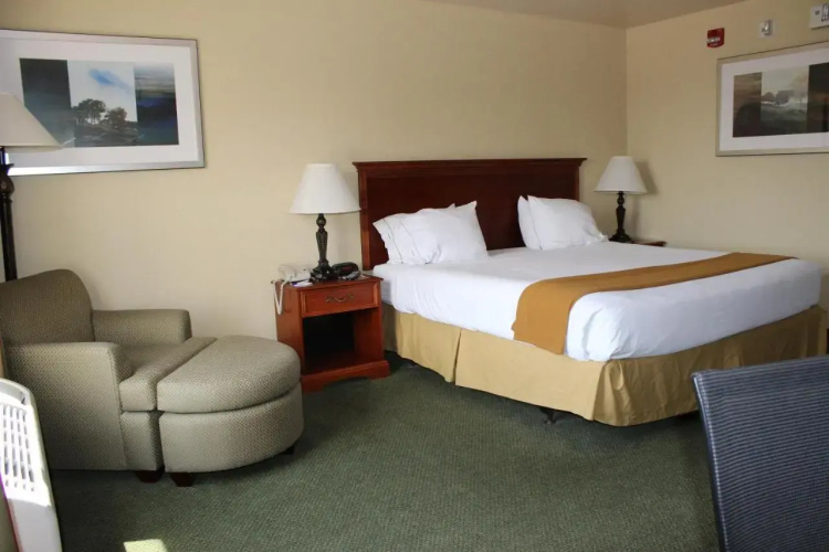 Holiday Inn Express Hotel & Suites Tehachapi by IHG
