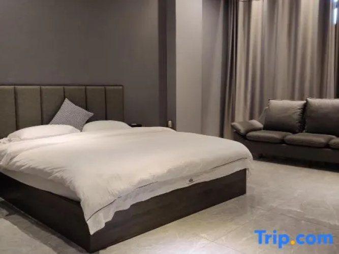 Weining Yueminlong Hotel