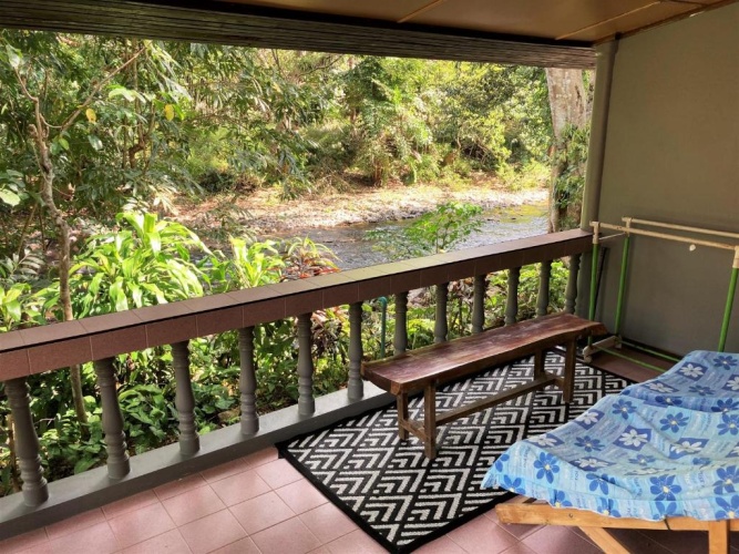 Bungalow with river view