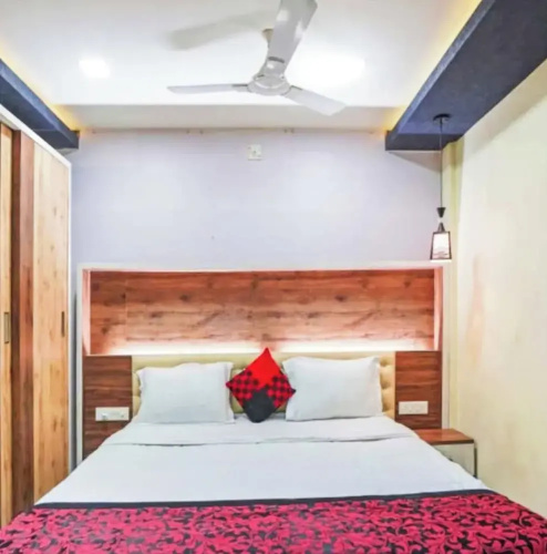 Hotel Red Stone Premium Near Sea Beach