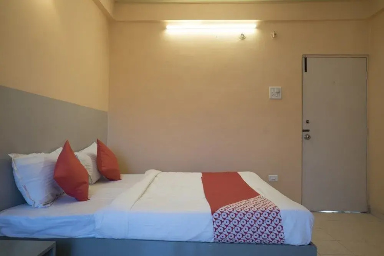 Hotel Aakar International
