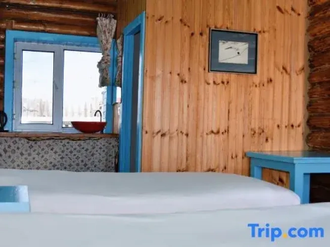 Standard Twin room with courtyard view