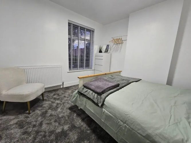 Comfortable 2-bed Home for Work & Longer Stays