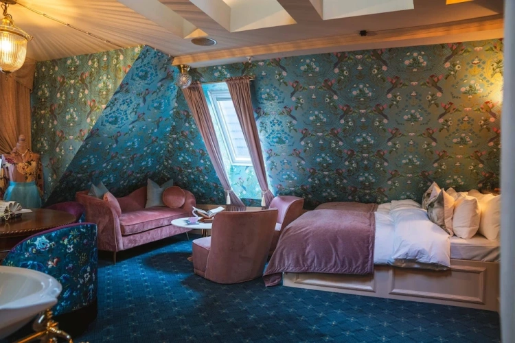 Grand room