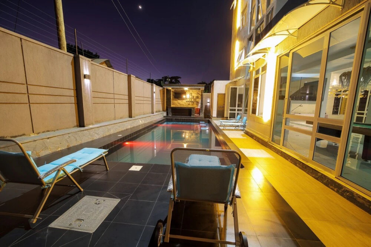 El Amo Lakeview Villa