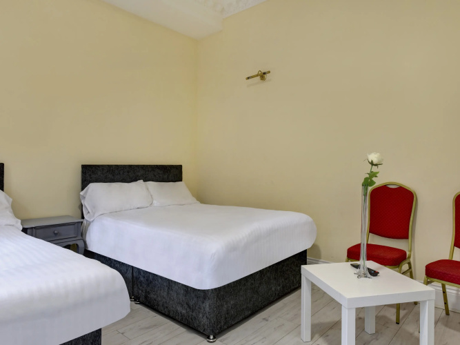 Empire Hotel