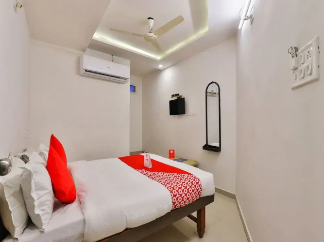 Shreenath by OYO Rooms