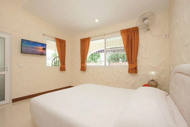 Nai Mueang Far Villa with 4 bedroom