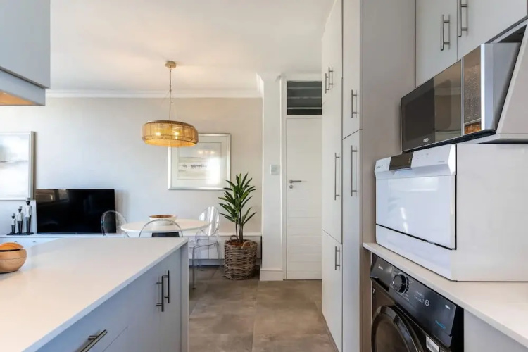 Modern 1 bed Table Mountain View Hideaway