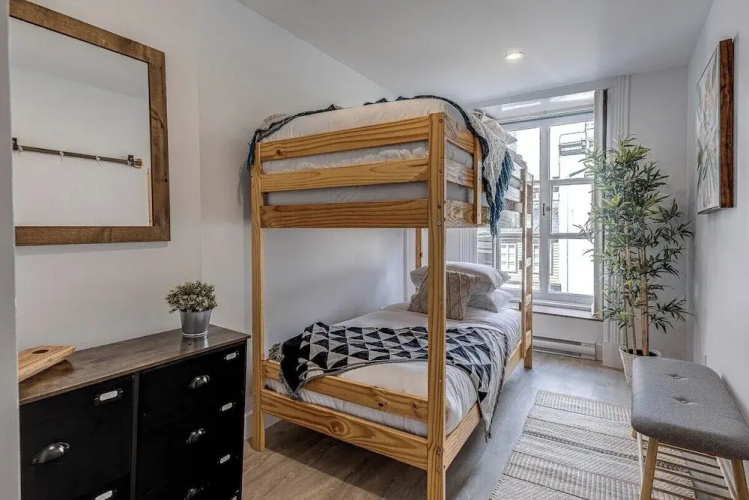 Beautiful Vieux Quebec 2 Bed Apt