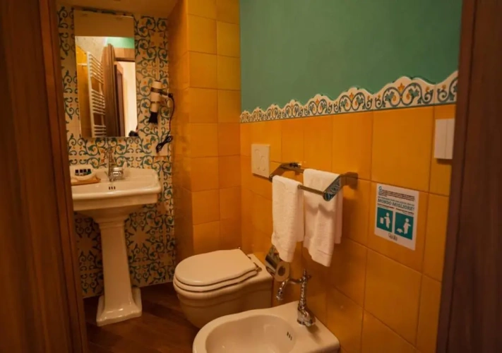 Standard Triple room
