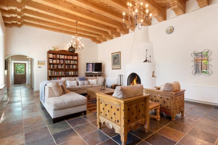 5 Bedrooms Cottage