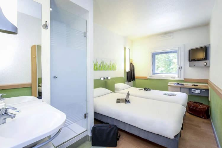 First Inn Hotel