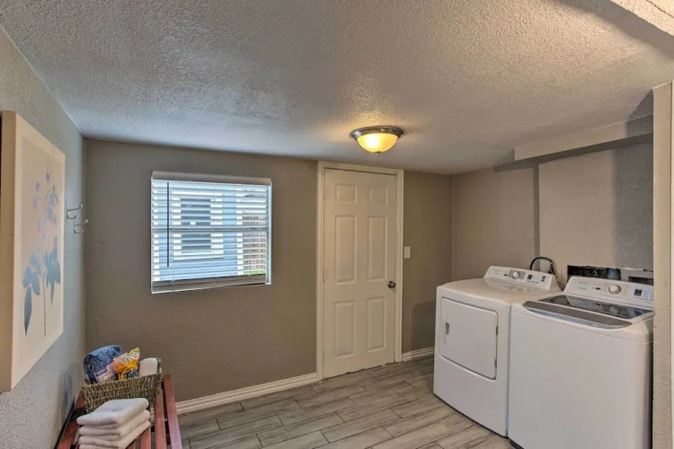 Walk to At&t Stadium: Arlington Home w/ Yard!