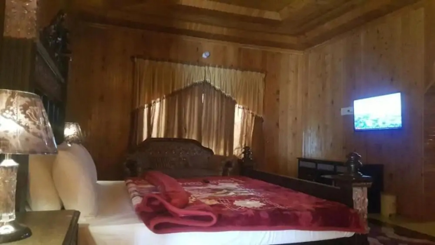 Hotel Deep Forest