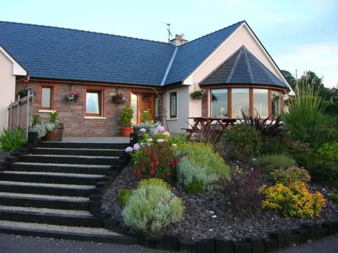 Lurraga House