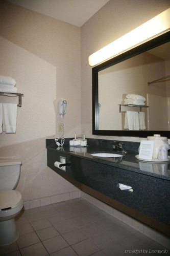 Holiday Inn Express Fort Wayne-East (New Haven) photo 10
