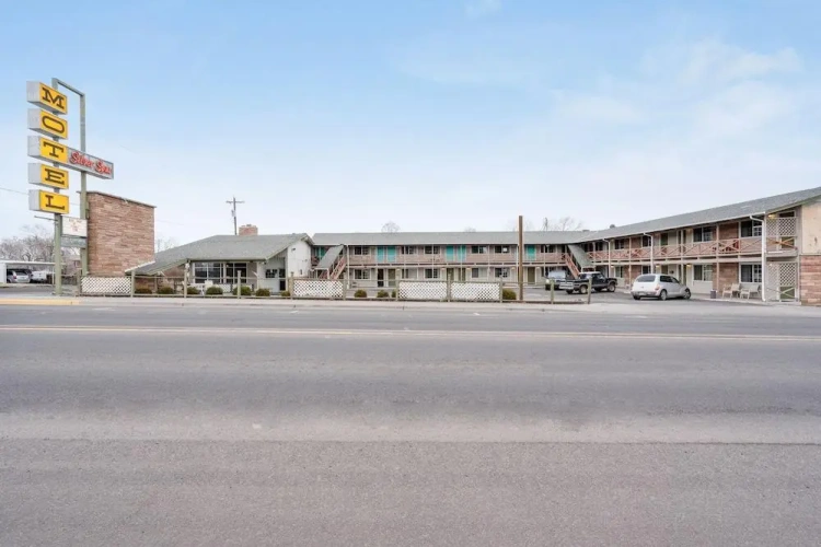 Oyo Silver Spur Motel
