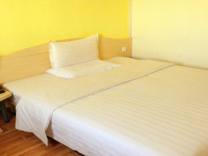 Standard Double room with street view