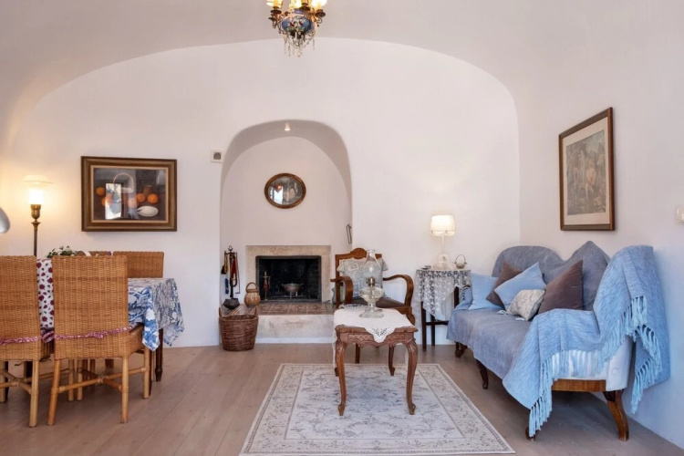 Mezzo Cave House