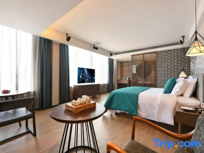 Standard Double room with city view