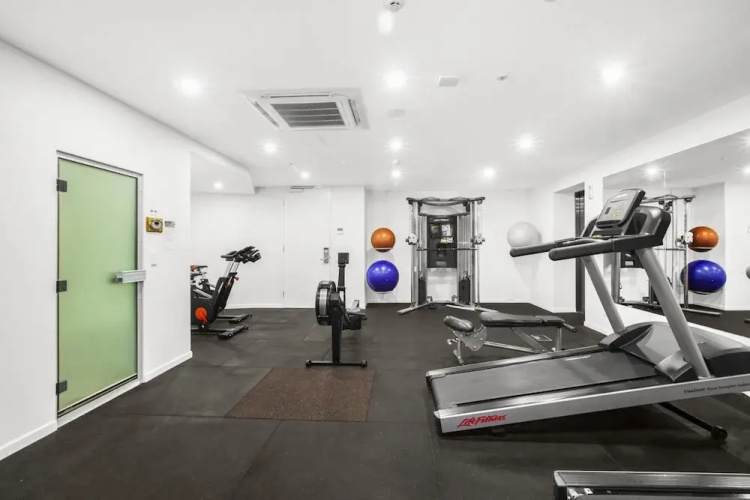 Surfers Paradise 1-bed With Stunning Views & Pool
