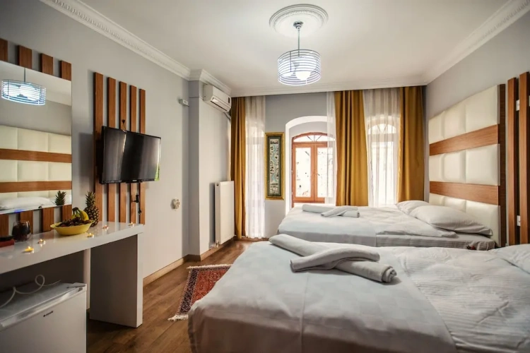 Standard Quadruple room with view