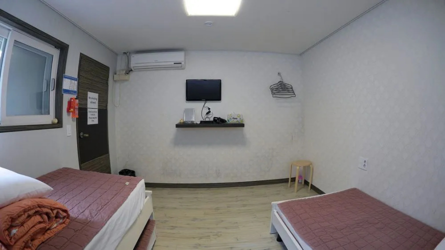 HI Guest House - Hostel