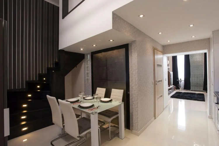 Silver Apartment