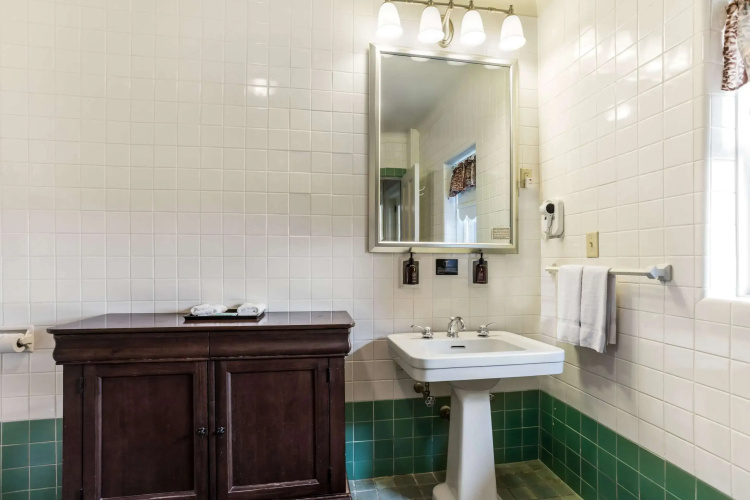 Traditions Hotel & Spa Johnson City - Binghamton, an Ascend Collection Hotel