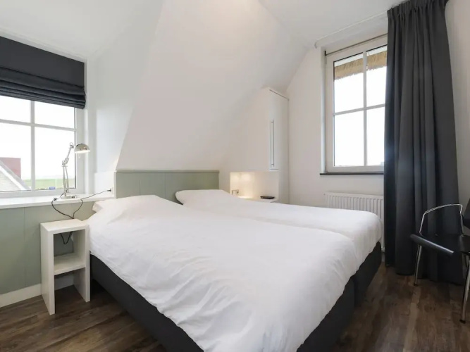 Chic Villa With a Fireplace at Tjeukemeer