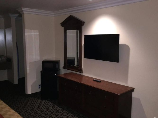 Ontario Inn & Suites