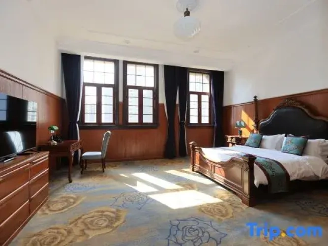 Deluxe Suite