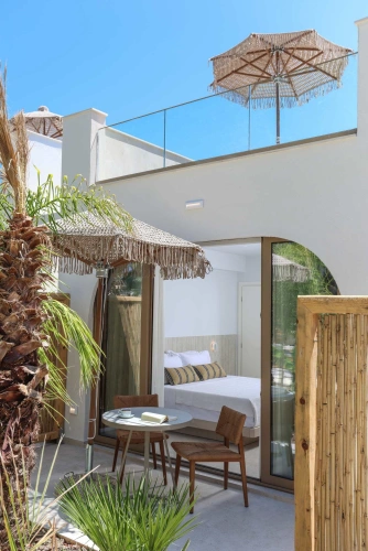 Suite with pool view